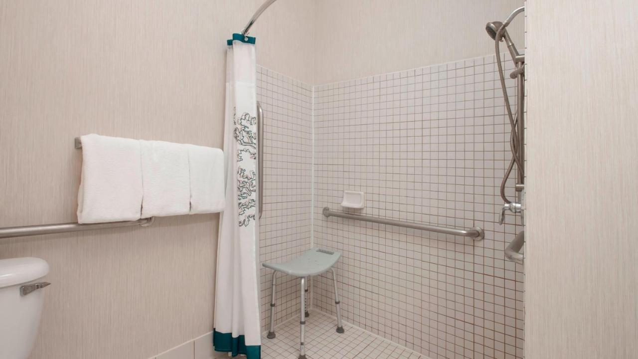 By Marriott North Stone Oak Hotel 3*