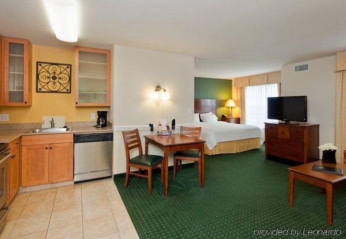 Hotel By Marriott North Stone Oak 3*