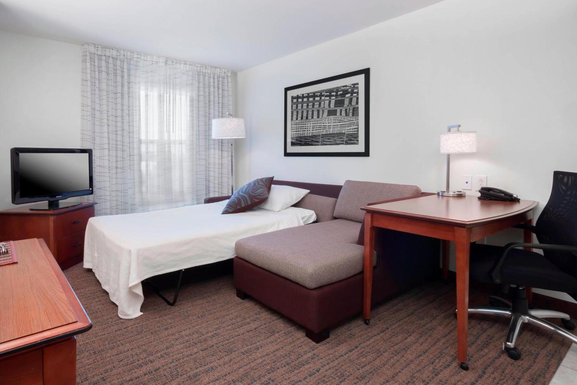 Hotel By Marriott North Stone Oak 3*